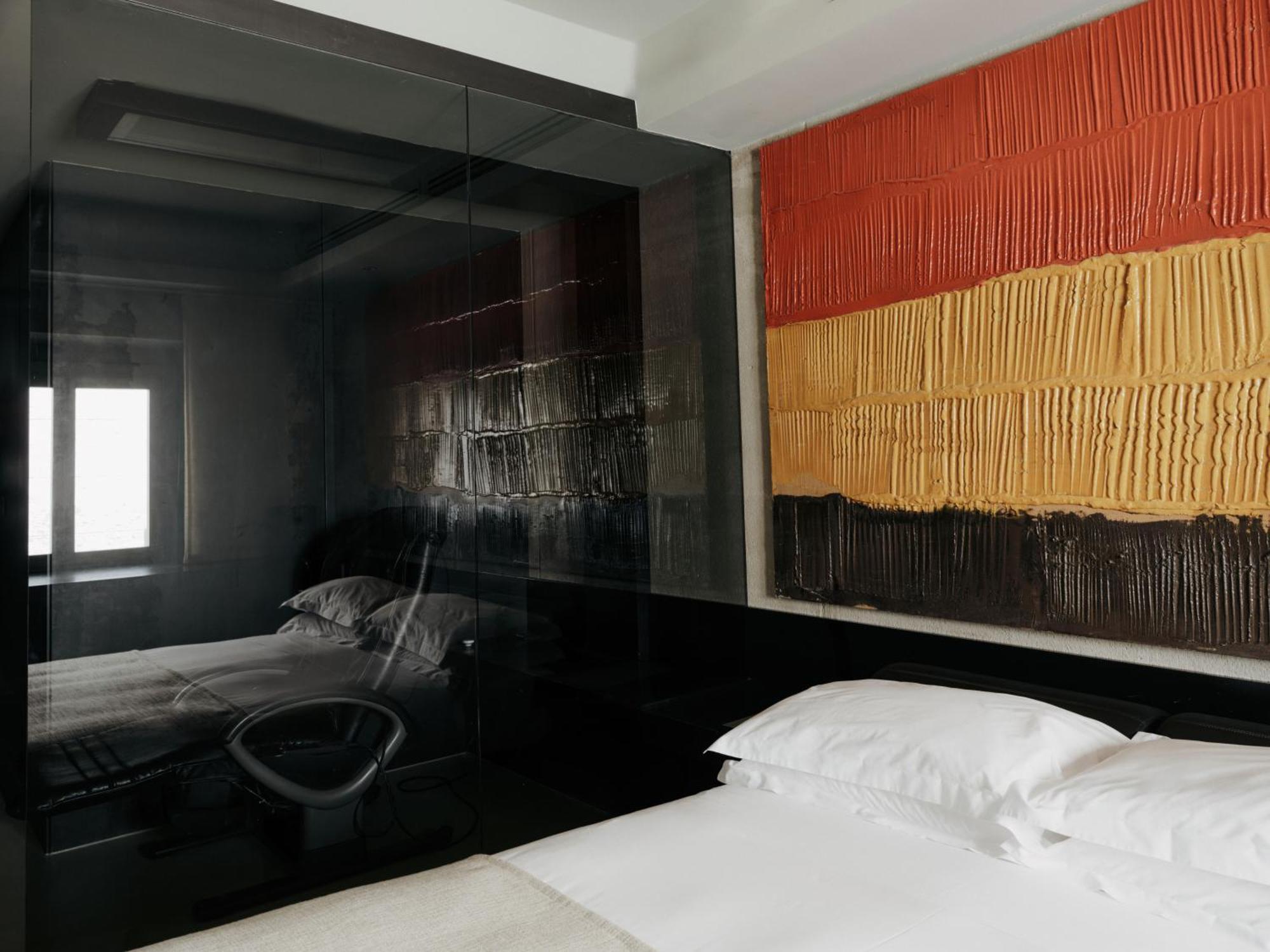 Deluxe Room,1689822111:JPEG