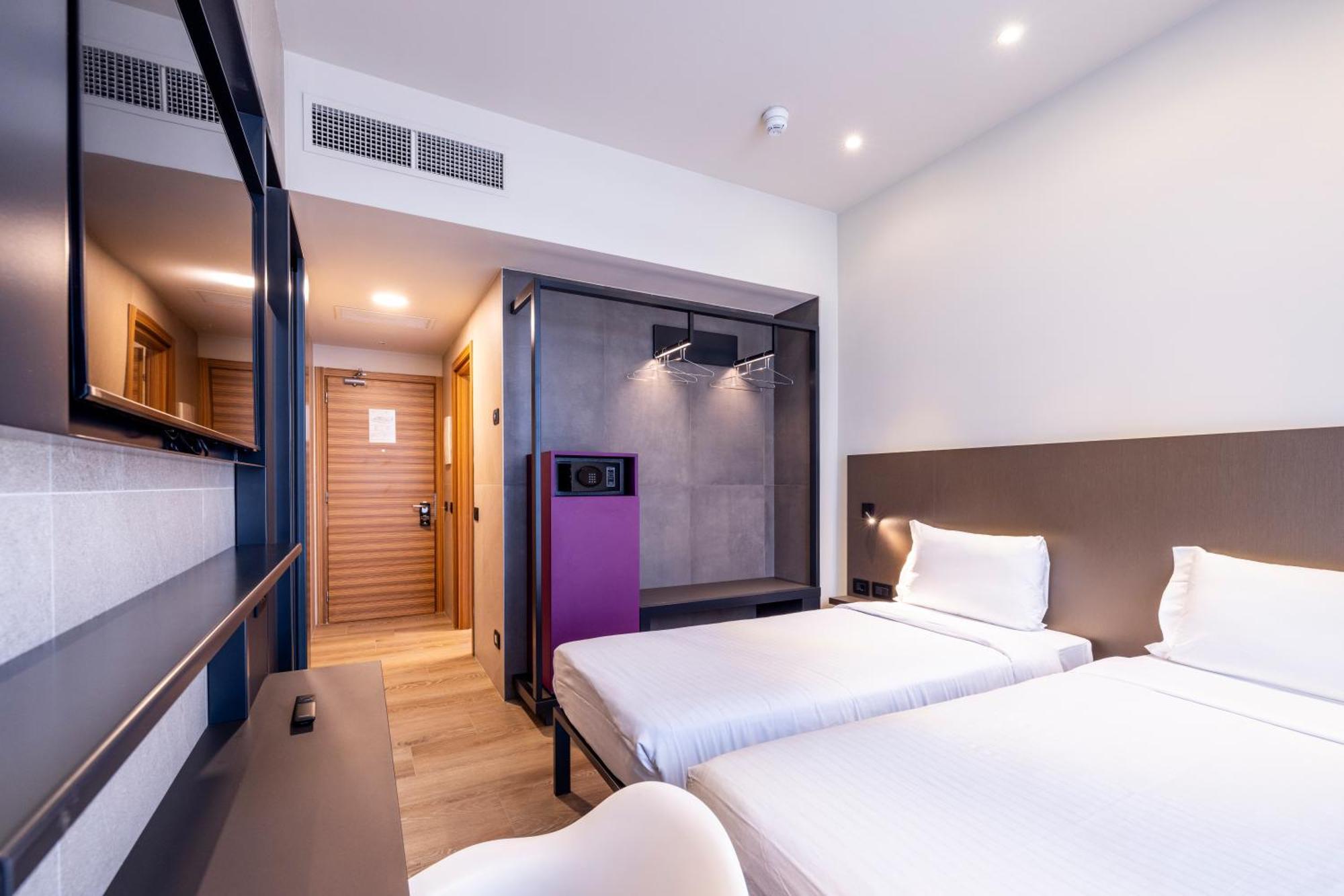 Twin Room,1699006446:JPEG