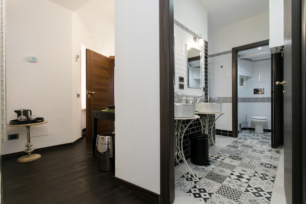 Apartment Black & White,697188426:JPEG